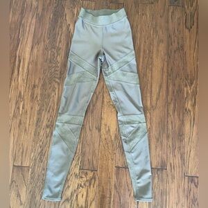 Women’s light olive green Alo leggings size XXS